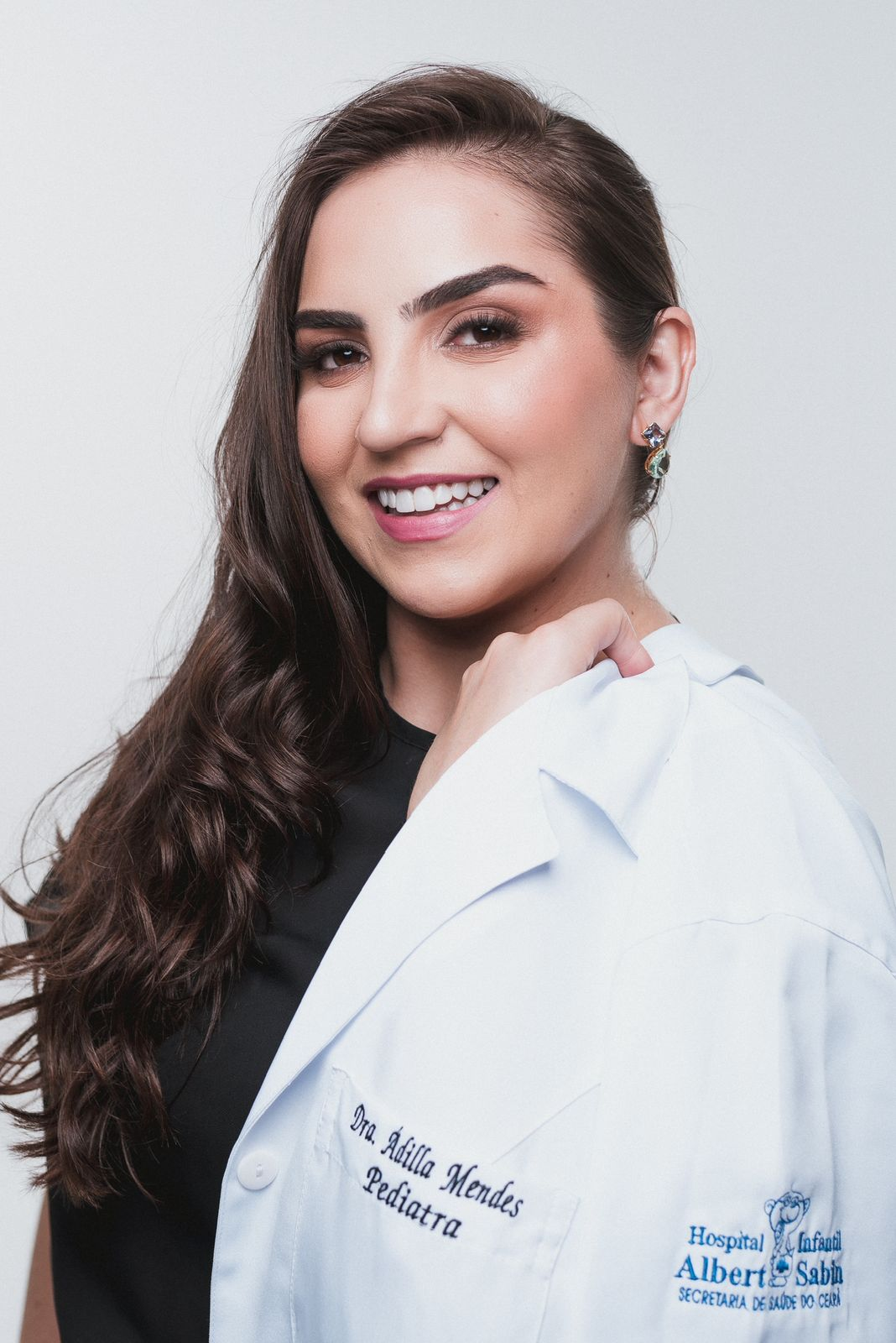 Dra. Ádilla Mendes, pediatra emergencista e criadora do UpToPed Pocket